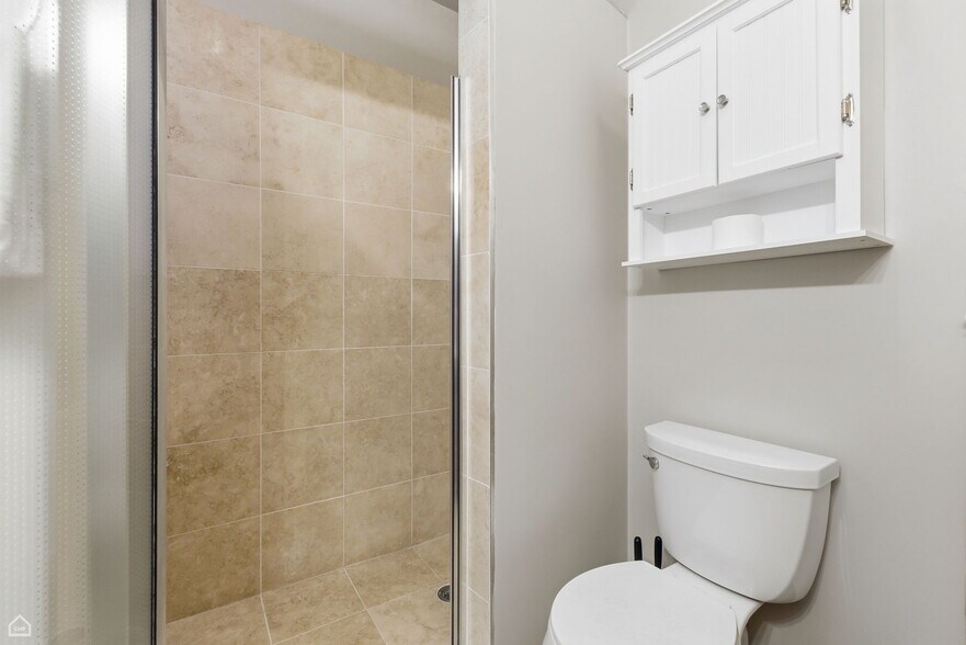 Building Photo - 1353 S California Ave