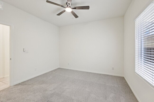 Building Photo - 10971 Meridian Flds Ave