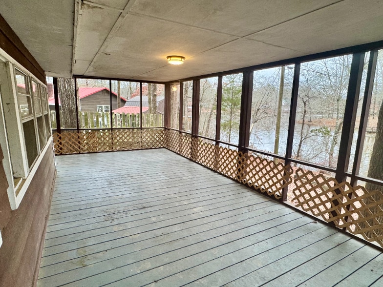 Building Photo - 575 Greenwood Lake Dr