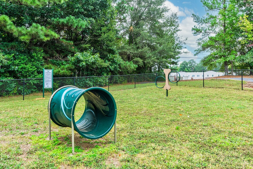 Pet Park - Park View Apartments