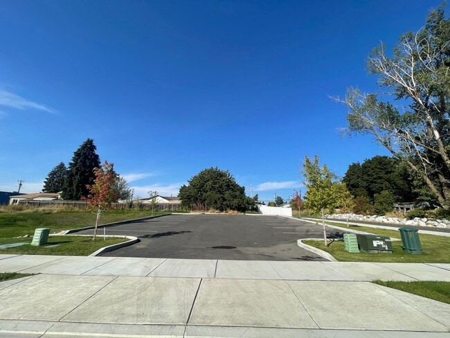 Building Photo - BRAND NEW Hayden Townhome