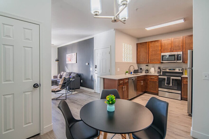 Building Photo - 7455 N 95th Ave