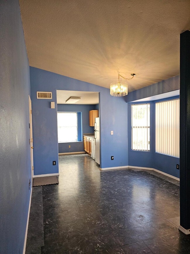 Building Photo - 821 S Cancun Dr