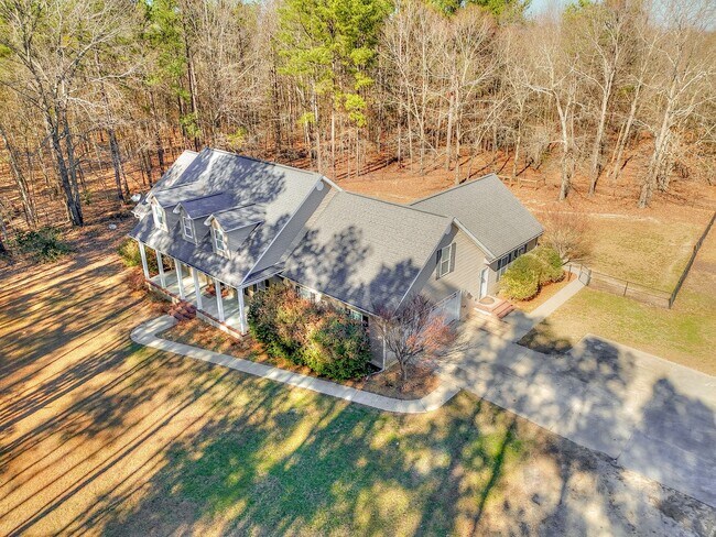Building Photo - Large House on 3.5 Acres in Harlem