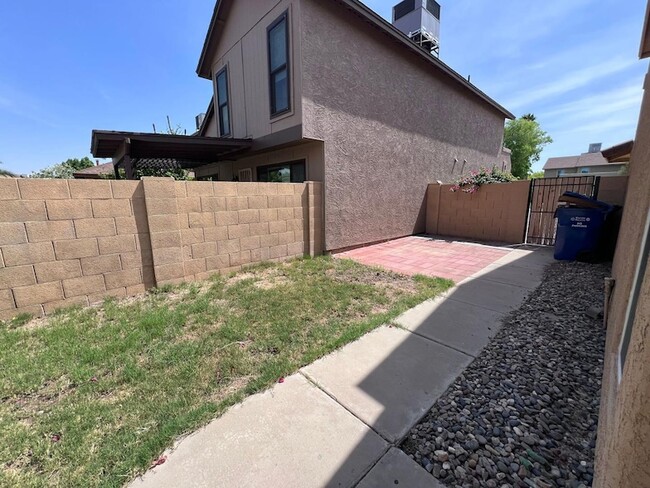 Building Photo - 3818 W Harrison St