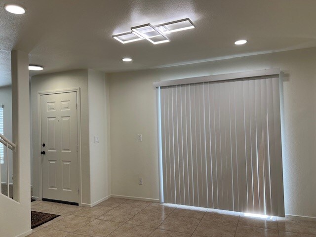 Building Photo - 447 Temple Canyon Pl