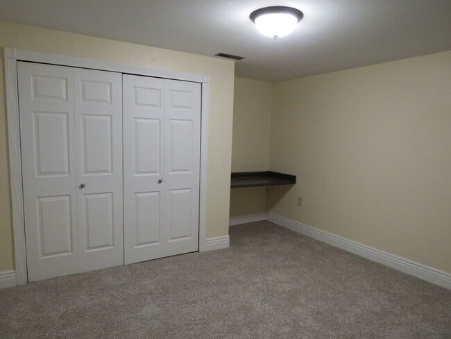 Building Photo - 5 Bed/ 3 Bath/ 3 Car Garage Gorgeous Executive Home in Coveted Castlewood Subdivision