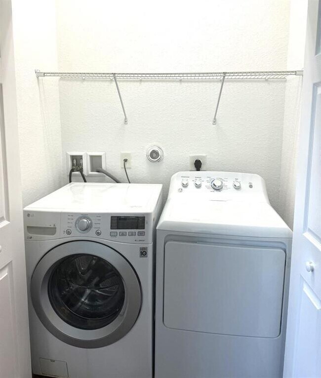 Building Photo - 5887 NW 56th Pl