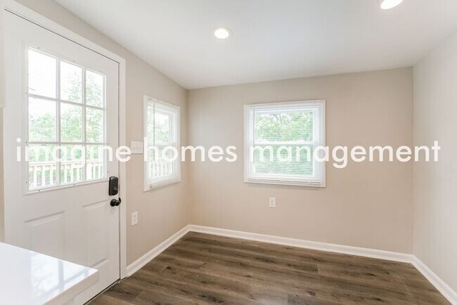 Building Photo - Lovely 4 Bed, 2 Bath Home in North Hills!