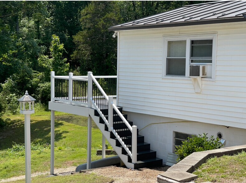 Building Photo - 875 Millers Cottage Ln