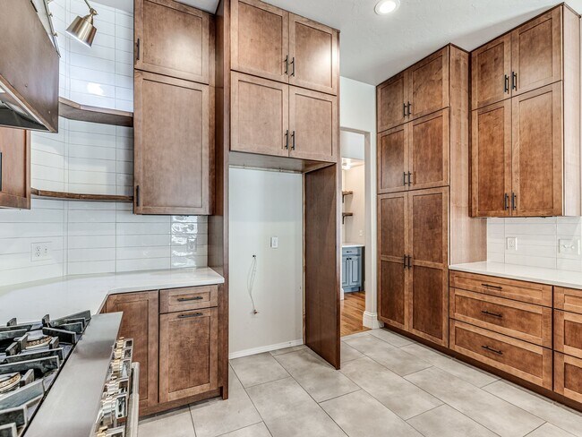 Building Photo - Fantastic home in the Fairways at Surrey H...