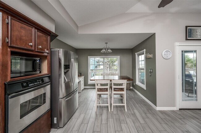 Building Photo - 124 N Mae Cir