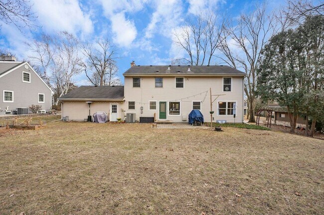 Building Photo - 310 Yosemite Trail