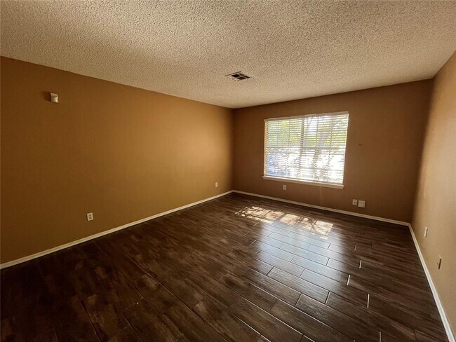 Building Photo - 829 Russell Cir