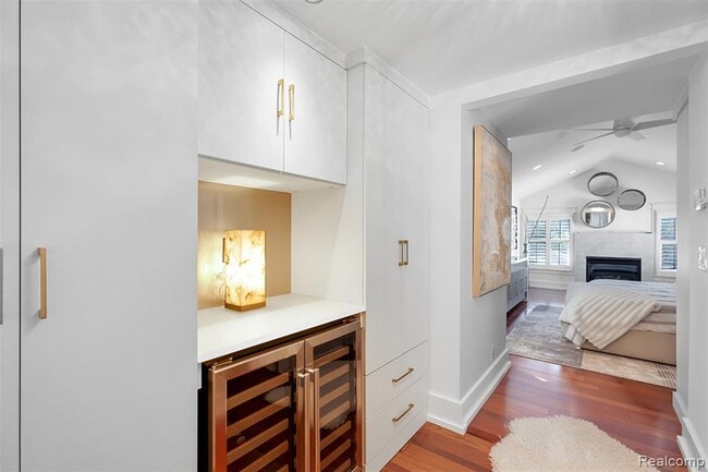 Building Photo - 691 Wallace St