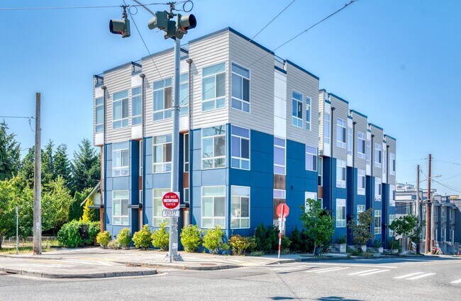 Building Photo - 2401 14th Ave S