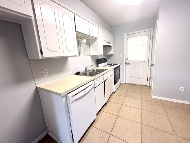 Building Photo - 2206 Shenandoah Dr