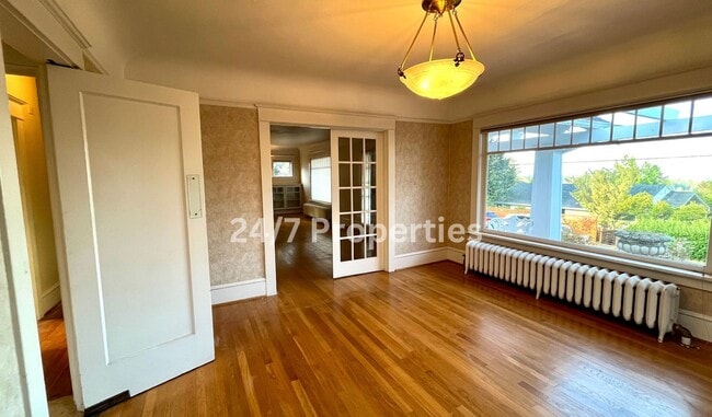 Building Photo - Unique Large 3BD I 2BA Home - Near Gabriel Park!