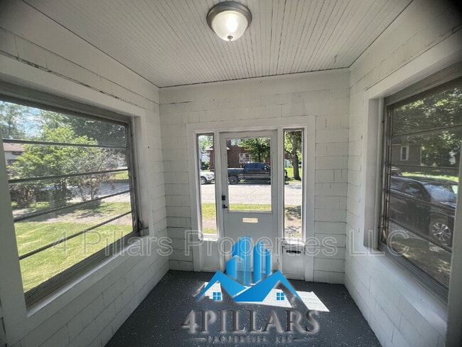 Building Photo - 106 Belden St