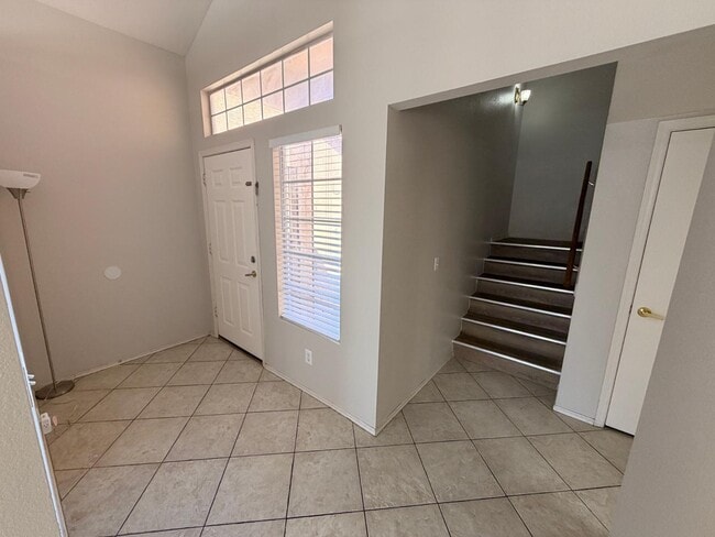 Building Photo - 7611 W Cinnabar Ave