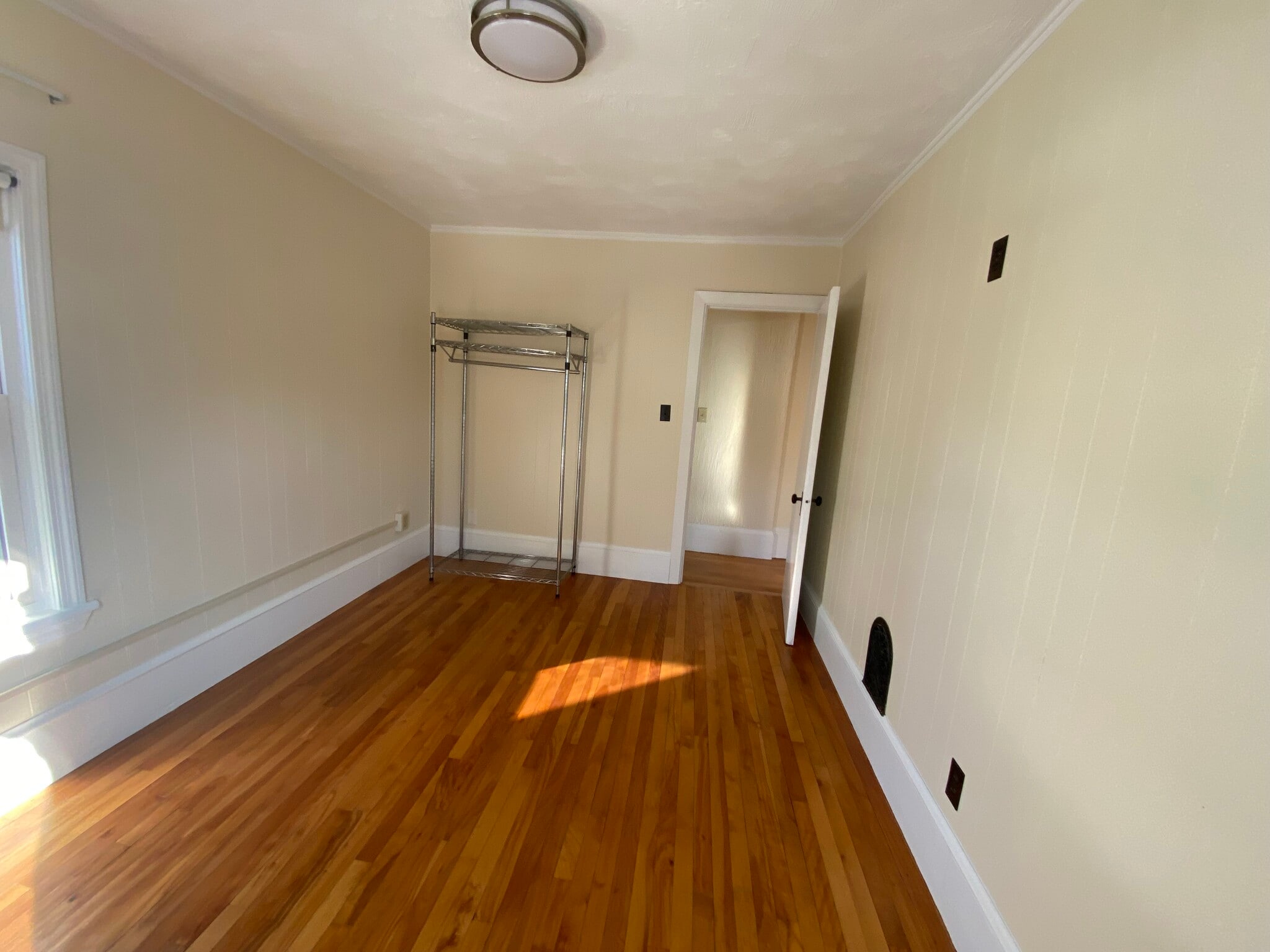 Building Photo - 15 Weston St