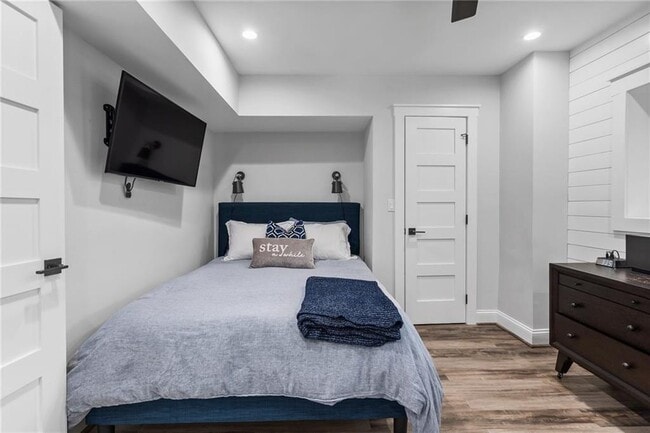 Building Photo - 663 Yorkshire Rd NE