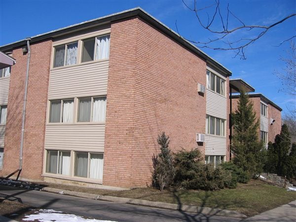 Building Photo - 1015 E Ann St