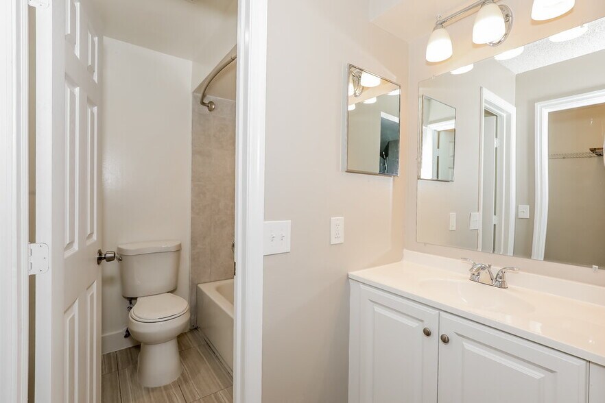 Building Photo - 2531 NW 56th Ave