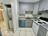 Building Photo - 10992 Royal Palm Blvd