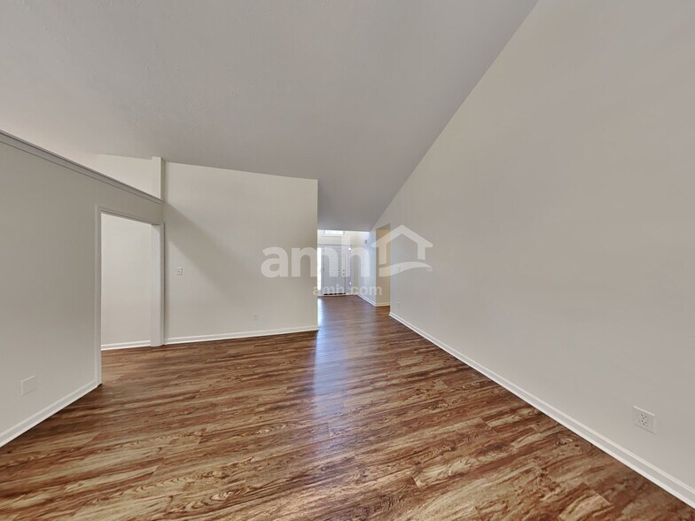 Building Photo - 1755 Heatherton Rd