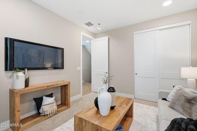 Building Photo - 850 N 8th Ave