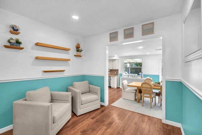 Building Photo - 528 N Palmway