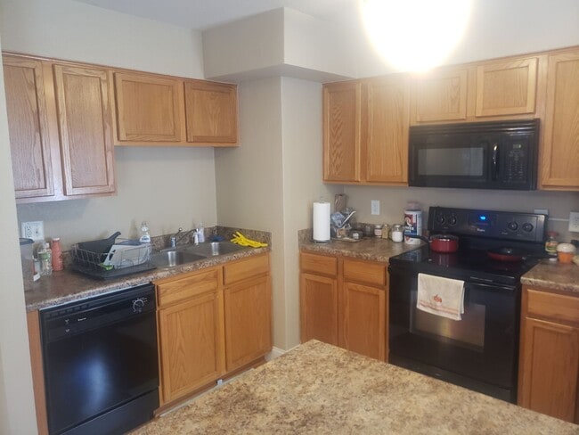 Building Photo - AVAILABLE FALL 2026!  1 Bedroom Condominium in University Heights!