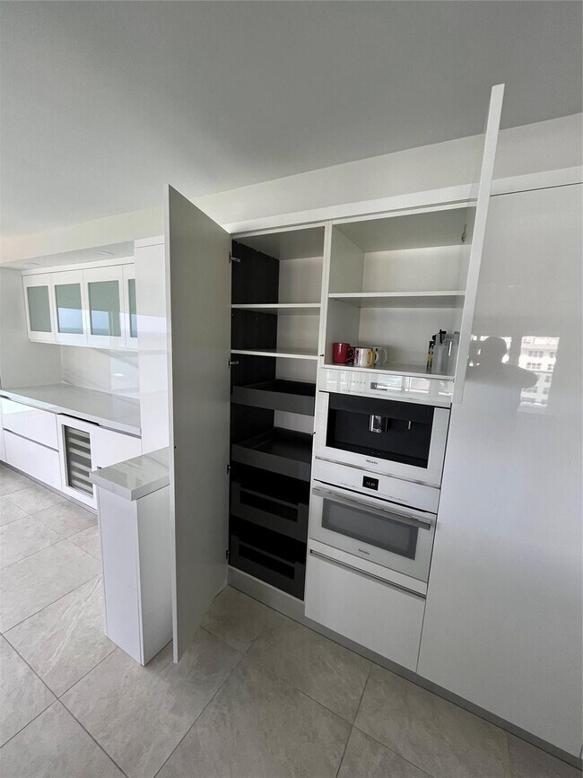 Building Photo - 3500 Galt Ocean Dr