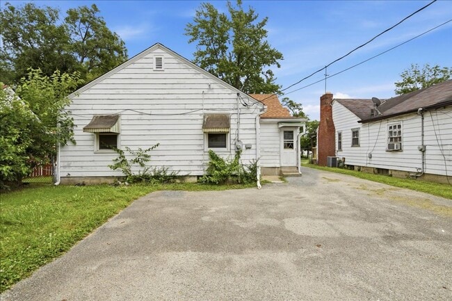 Building Photo - 3436 Lasalle St