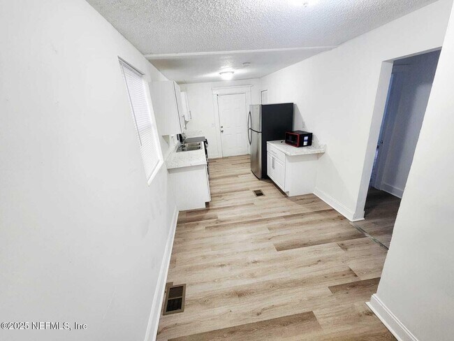 Building Photo - 2184 W 45th St