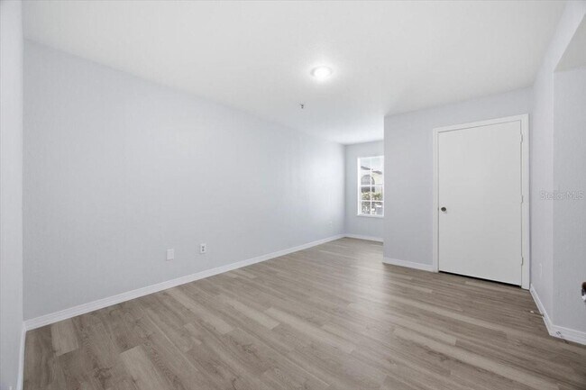 Building Photo - 1610 Columbia Arms Cir