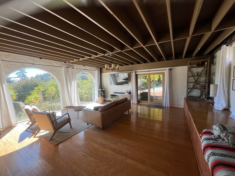 Living room - 3333 Fern Flat Rd