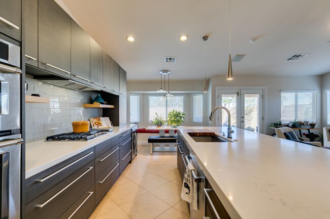 Building Photo - Stunning Single-Story Home with Heated Poo...