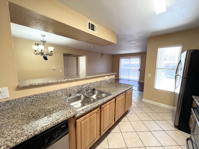 Building Photo - 5055 W Hacienda Ave