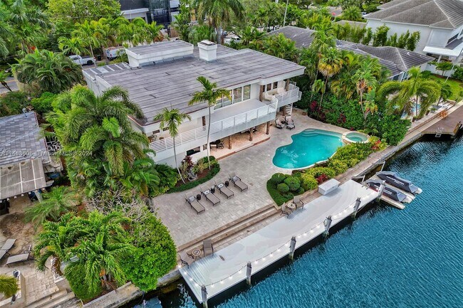 Building Photo - 1247 Seminole Dr