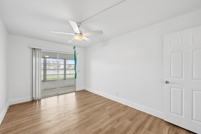 Building Photo - 1043 Cornwall C