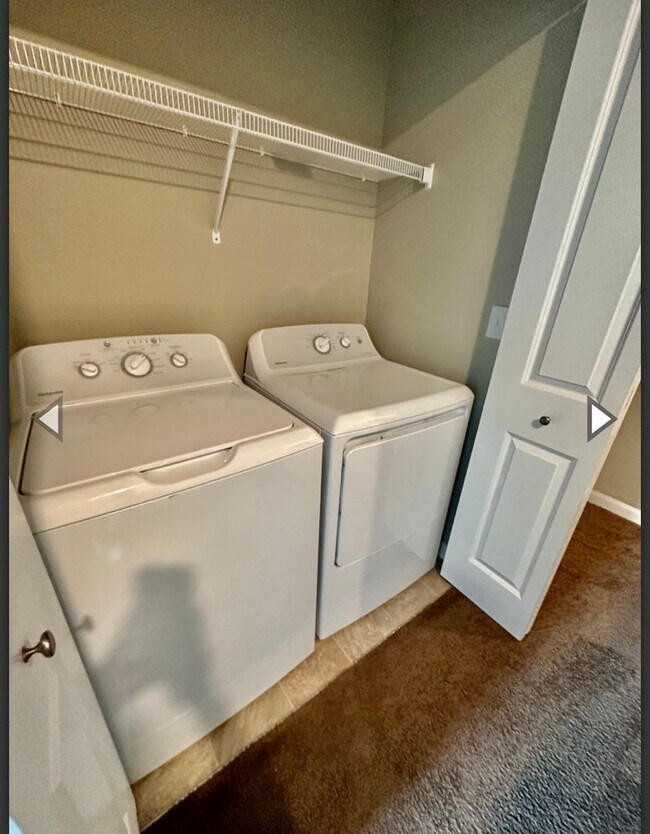 Building Photo - 3/3 condo convenient to FSU, FAMU, TCC, re...