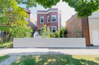 Building Photo - 4807 N Paulina St