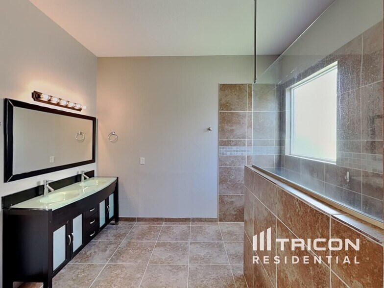 Building Photo - 933 Palm Cove Dr