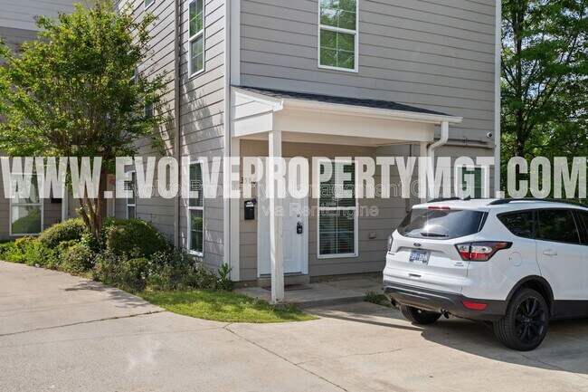 Building Photo - 3586 Brister St