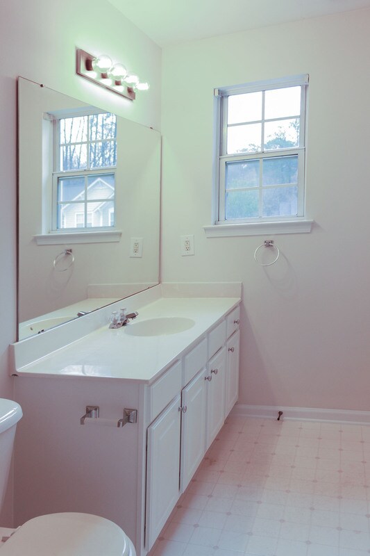 Building Photo - 2204 Valley Haven Dr