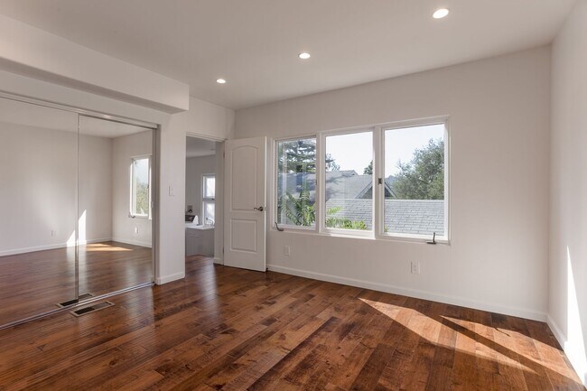 Building Photo - Charming Spanish Style Home in Silver Lake...