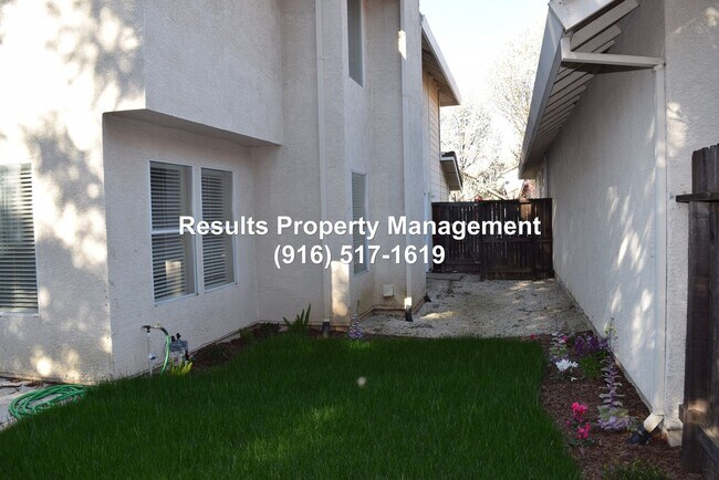 Building Photo - Gated East Roseville 3 Bed 2 Bath Home