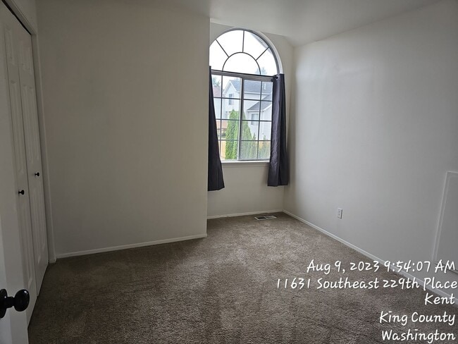 Building Photo - Kent East Hill 2 story home in Hurters Run Too, 3 bed 2.5 bath,  2 car garage and large fenced ya...